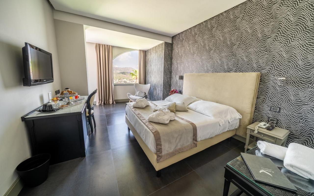 Hotel Il Gabbiano Bacoli Bagian luar foto