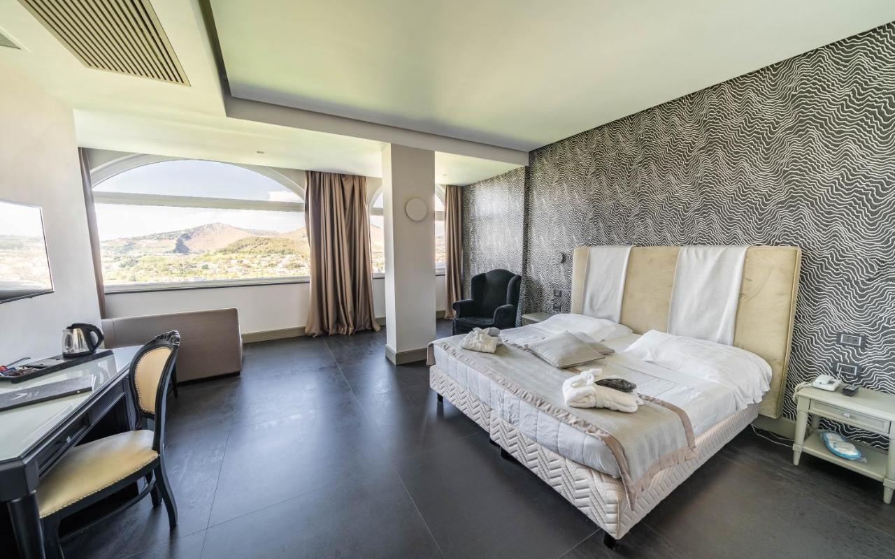 Hotel Il Gabbiano Bacoli Bagian luar foto