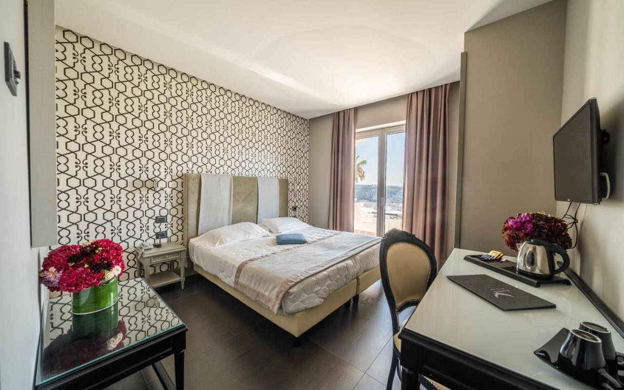 Hotel Il Gabbiano Bacoli Bagian luar foto